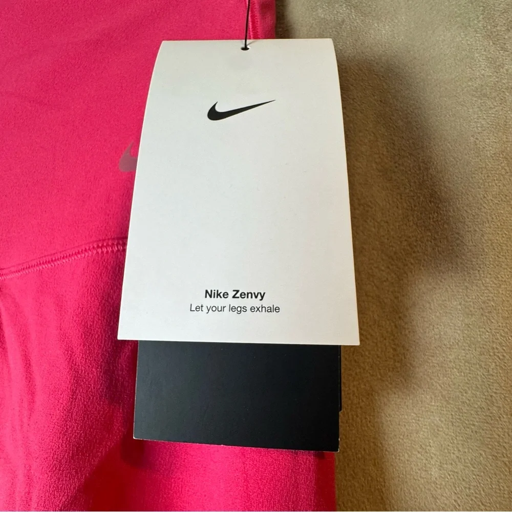 Nike Women's Zenvy 8